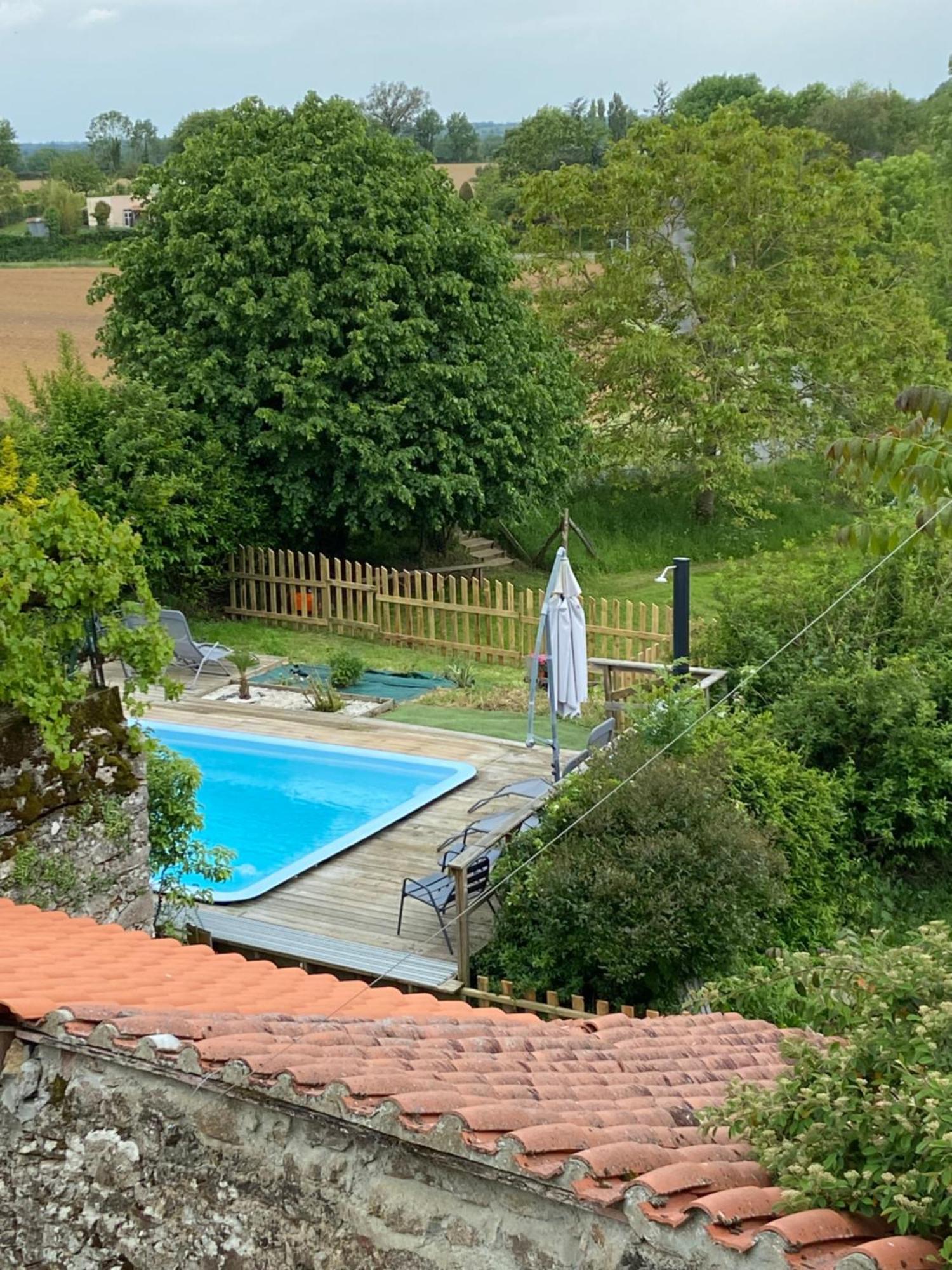 Le Petit Moulin Hotel Pouzauges Exterior photo